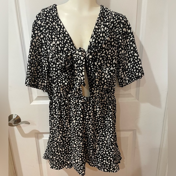 Front tie keyhole romper - Picture 4 of 5